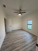 4214 Santa Barbara Blvd in Cape Coral, FL - Foto de edificio - Building Photo