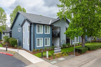 Amberwood Apartments in Hillsboro, OR - Building Photo - Building Photo