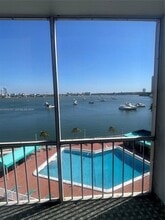 2910 Point E Dr in Aventura, FL - Building Photo - Building Photo