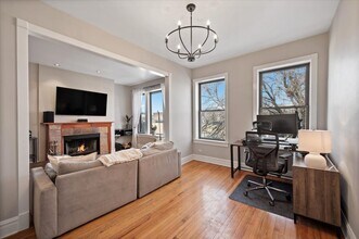 2013 W Concord Pl in Chicago, IL - Building Photo - Building Photo