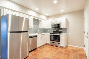Central Park Villas in Phoenix, AZ - Building Photo