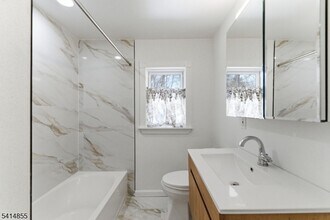 549 Ewing Ave in Franklin Lakes, NJ - Building Photo - Building Photo