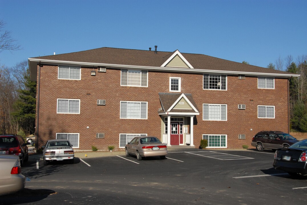 3981 Brown Ave in Manchester, NH - Building Photo