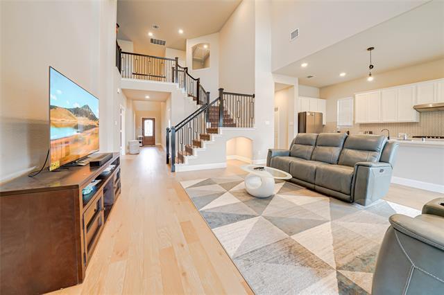 property at 707 Gatecrest Dr