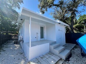 75 NE 70th St-Unit -B in Miami, FL - Building Photo - Building Photo