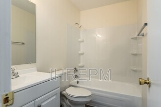2595 Red Rock Blvd in Grove City, OH - Building Photo - Building Photo