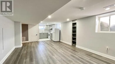 4 Keats Ave in Halton Hills, ON - Building Photo - Building Photo