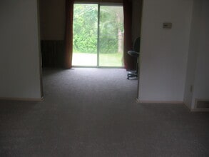 8258 Larkspur Dr in Baldwinsville, NY - Foto de edificio - Building Photo