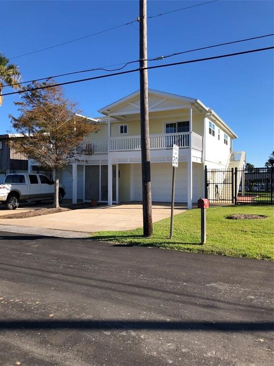 922 91st St in Galveston, TX - Building Photo