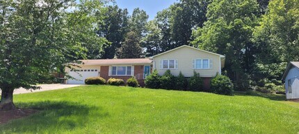 3817 Beverly Hills Dr in High Point, NC - Building Photo - Building Photo