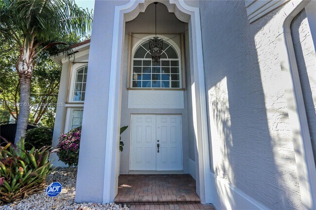14368 SW 158th path in Miami, FL - Foto de edificio - Building Photo