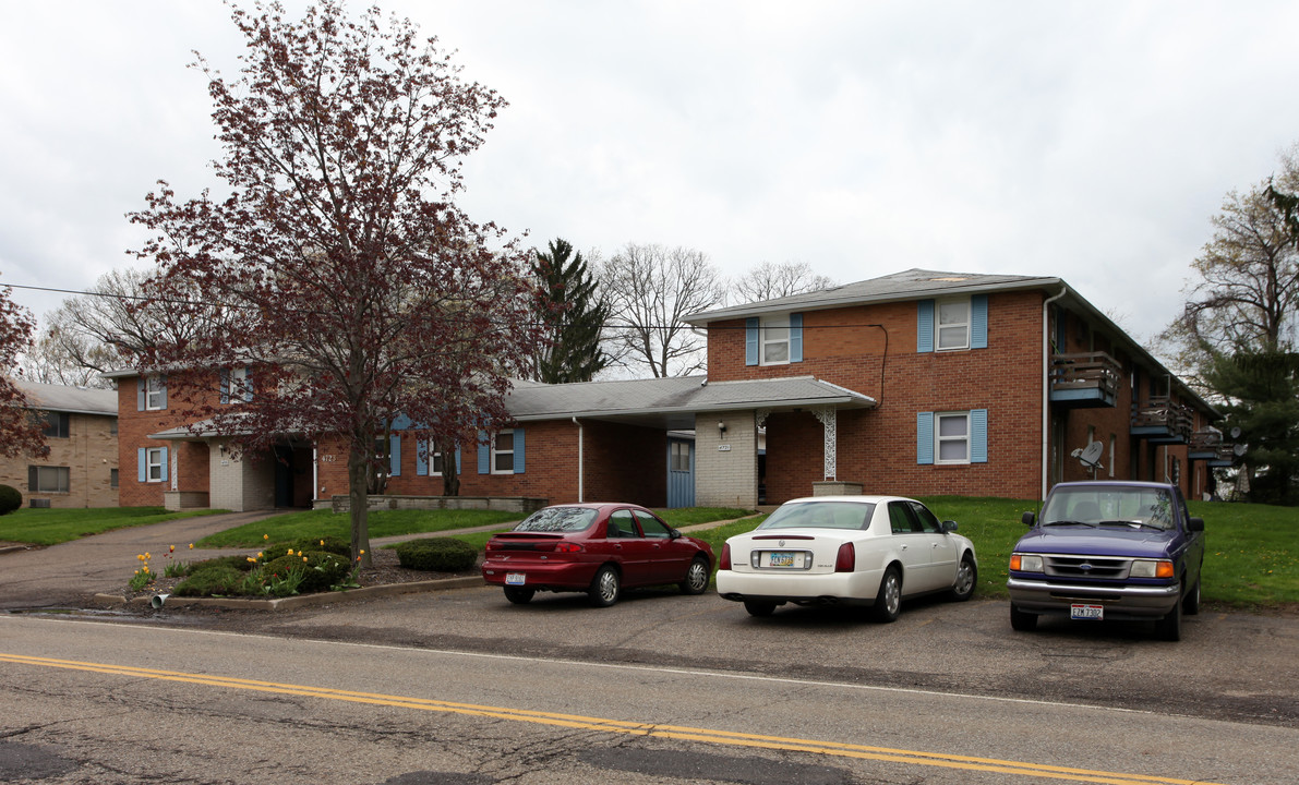 Lord Manor in Canton, OH - Building Photo