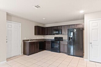 16630 E Hammon in Montgomery, TX - Foto de edificio - Building Photo