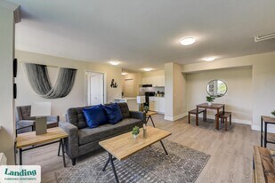 305 Dr. M.L.K. Jr St S in St. Petersburg, FL - Building Photo