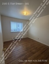 2103 S 71st St in West Allis, WI - Foto de edificio - Building Photo