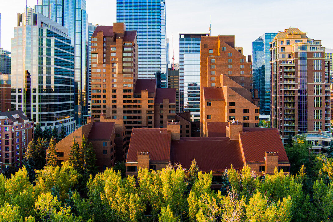 Eau Claire Estates Condominiums in Calgary, AB - Building Photo