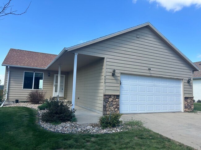 605 N Daisy Ave in Sioux Falls, SD - Building Photo - Building Photo