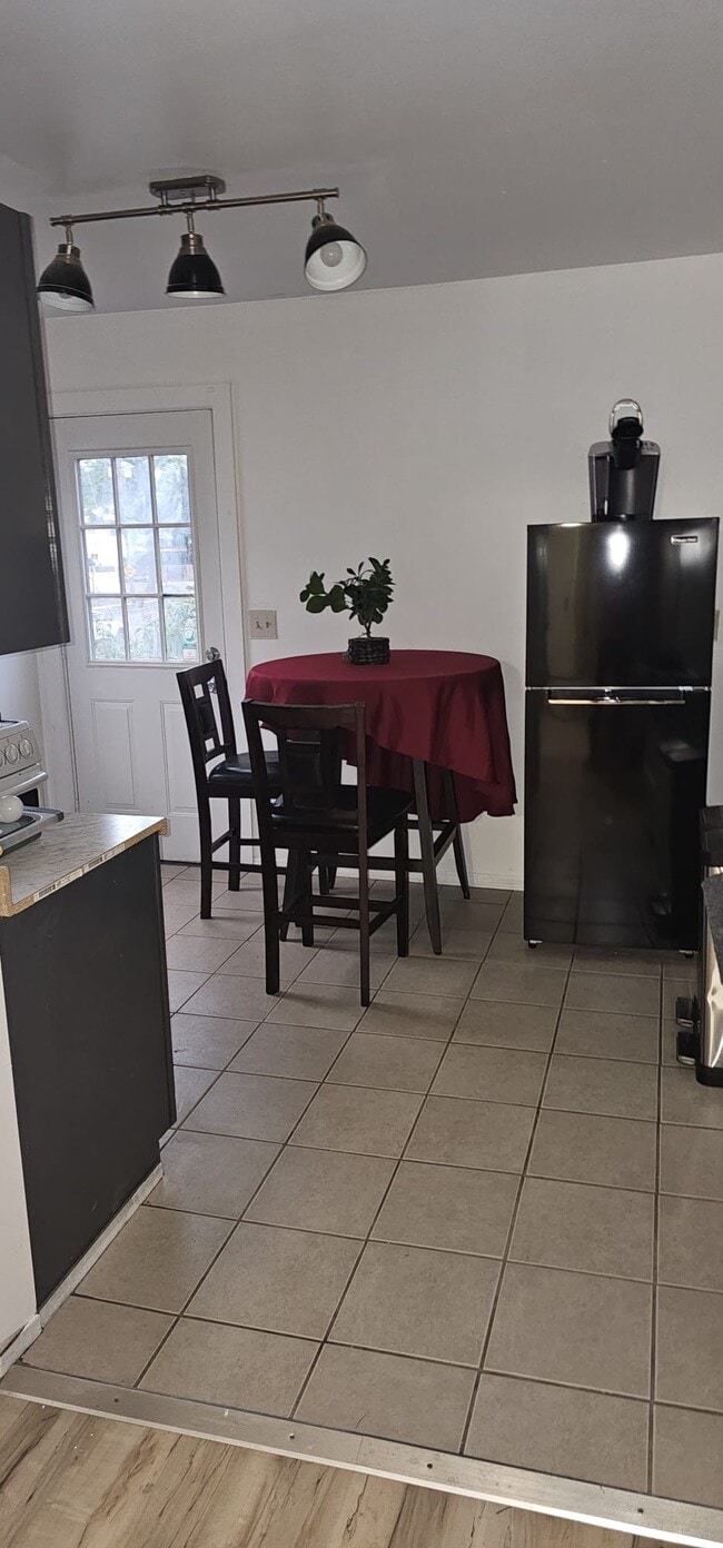 6 4th Ave, Unit #3 Rear apartment in Rensselaer, NY - Building Photo - Building Photo