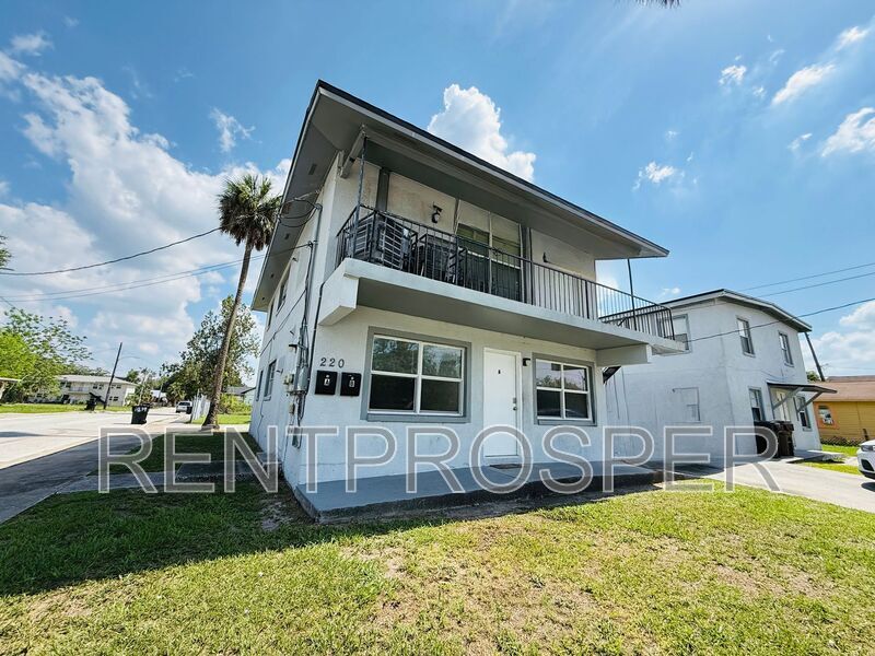220 Garden Ave in Orlando, FL - Building Photo