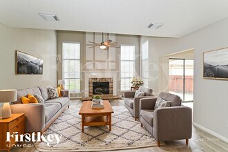 2017 Spinnaker Dr in League City, TX - Foto de edificio - Building Photo