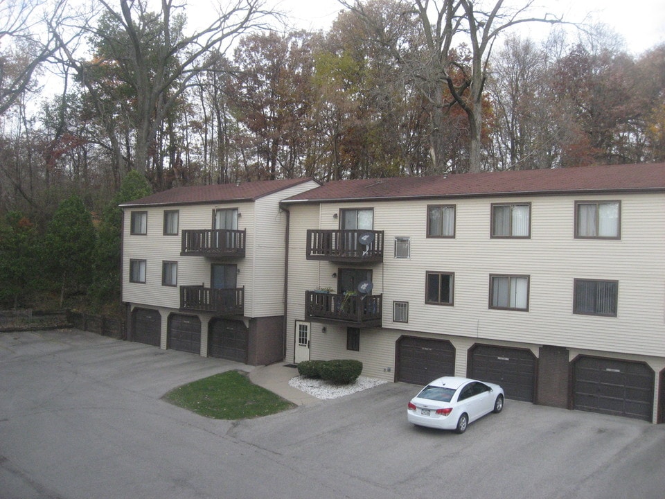 Westhill Apartments in Cedar Rapids, IA - Building Photo