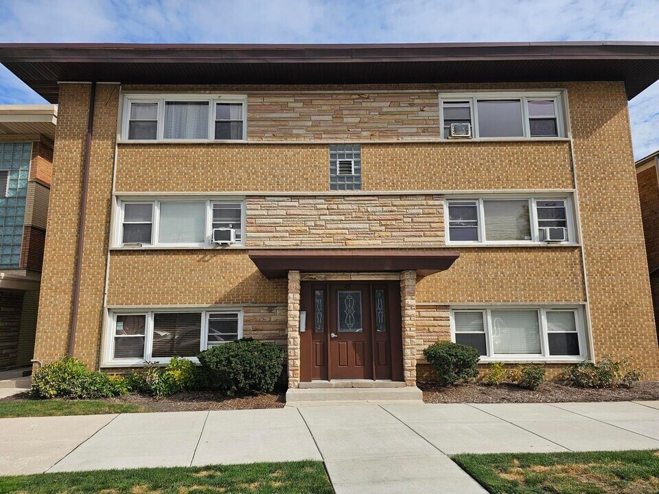 45 Conti Pkwy in Elmwood Park, IL - Building Photo
