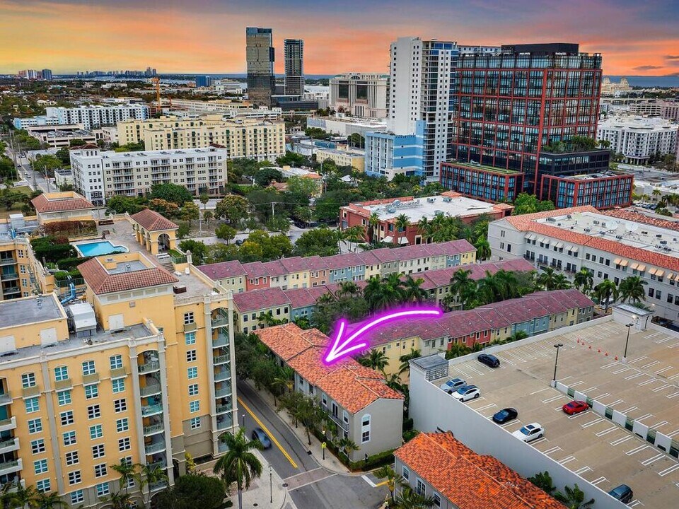 560 S Sapodilla Ave in West Palm Beach, FL - Building Photo