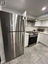 284 Hounslow Ave in Toronto, ON - Building Photo - Building Photo