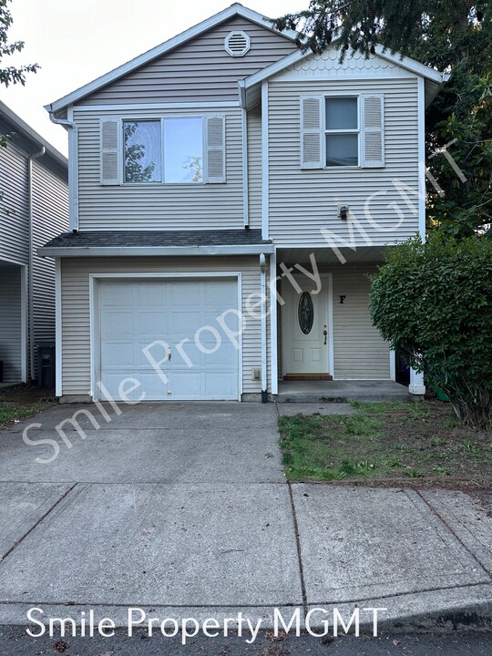 3721 SE 136th Ave in Portland, OR - Foto de edificio