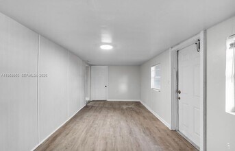 914 NW 80th St in Miami, FL - Building Photo - Building Photo