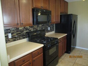 10832 Frazier Ln SW in Albuquerque, NM - Building Photo - Building Photo