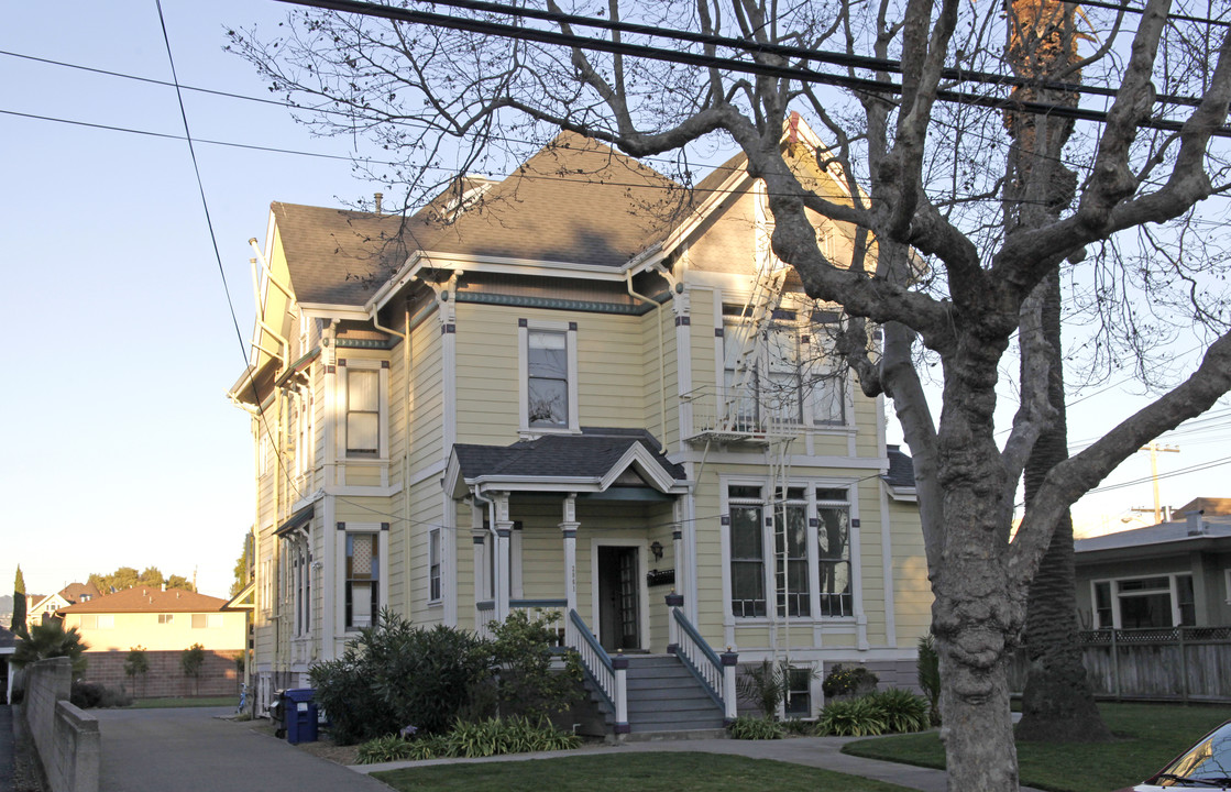 2061 Central Ave in Alameda, CA - Foto de edificio