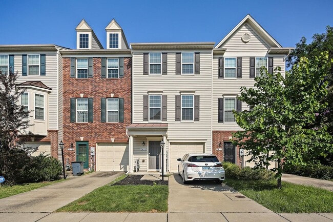 property at 7425 Willow View Ln