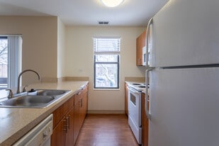 Fifteen98 in Naperville, IL - Building Photo