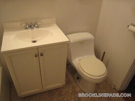 60 Egmont St, Unit 6 in Brookline, MA - Building Photo