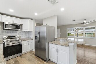 5613 57th Ave N in St. Petersburg, FL - Building Photo - Building Photo