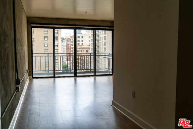 416 S Spring St in Los Angeles, CA - Building Photo - Building Photo