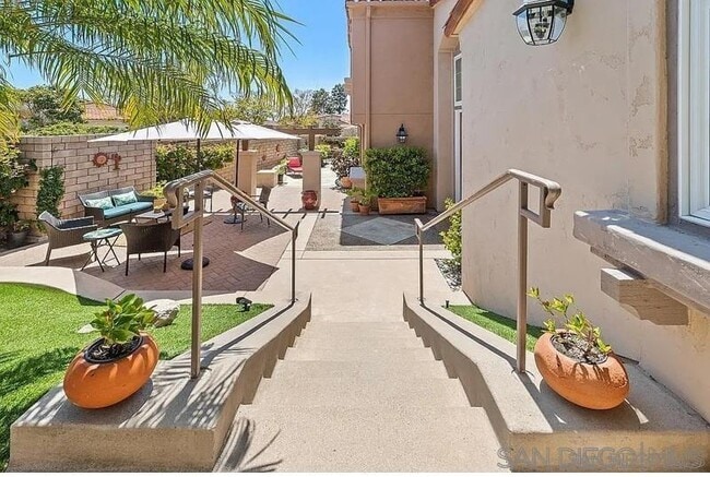 1395 Caminito Floreo in San Diego, CA - Building Photo - Building Photo