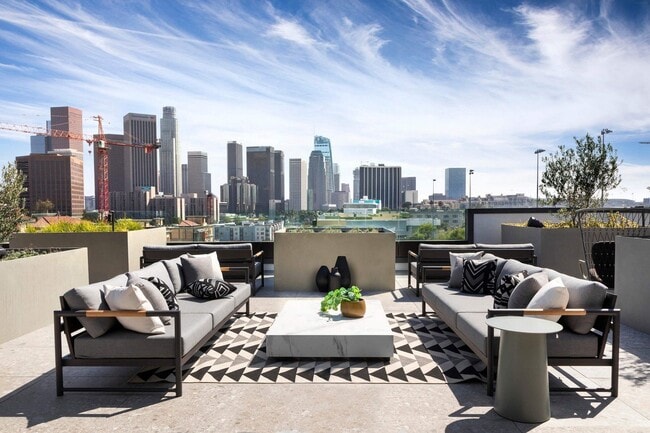 The Charlie Echo Park in Los Angeles, CA - Foto de edificio - Building Photo