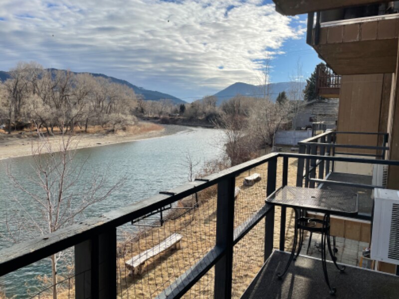 1011 River Dr in Livingston, MT - Building Photo
