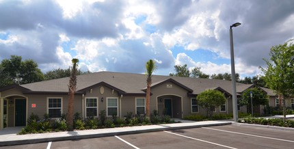Spring Tree Village in Casselberry, FL - Foto de edificio - Building Photo