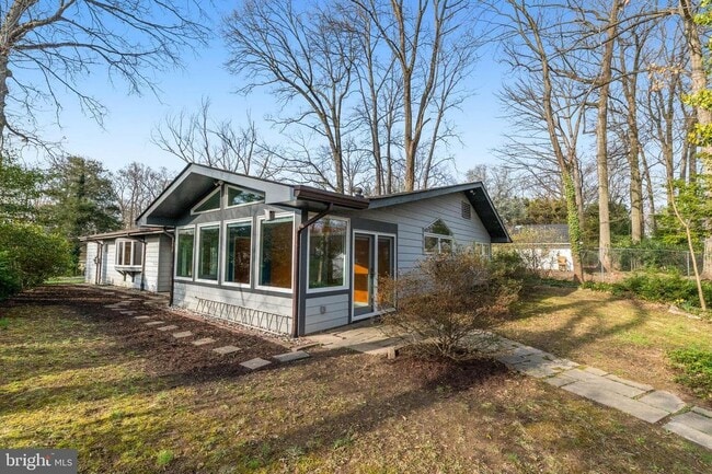 7141 Oak Ridge Rd in Falls Church, VA - Building Photo - Building Photo