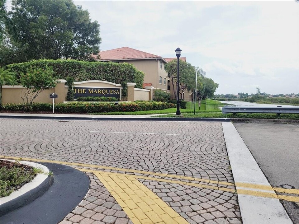 201 SW 116th Ave, Unit 204 in Pembroke Pines, FL - Building Photo