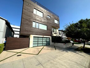 144 S Hayworth Ave in Los Angeles, CA - Building Photo - Building Photo