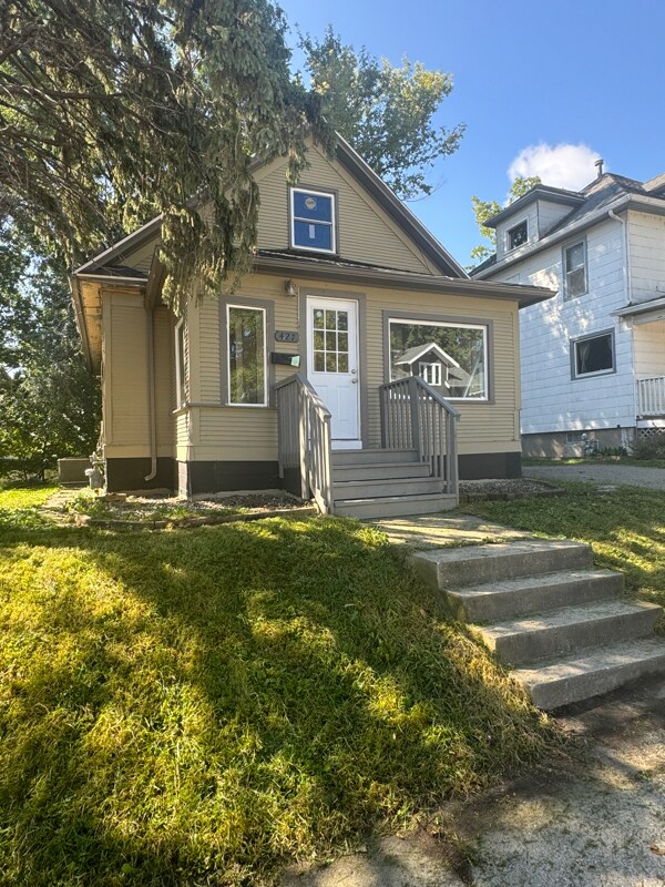 property at 427 W Bridge St