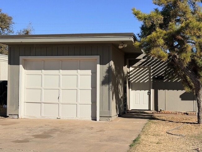 3714 53rd St, Unit B in Lubbock, TX - Building Photo - Building Photo