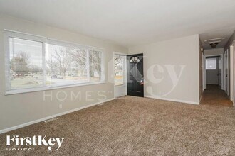 2280 Flight Dr in Florissant, MO - Foto de edificio - Building Photo