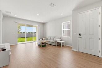 857 157th Ct E in Bradenton, FL - Foto de edificio - Building Photo