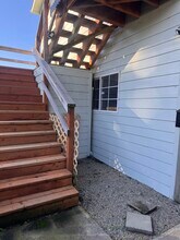 438 10th Ct in Coos Bay, OR - Foto de edificio - Building Photo