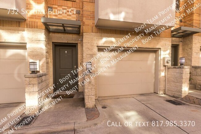 732 Skyline Bluff Ct in Fort Worth, TX - Building Photo - Building Photo